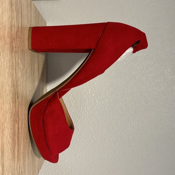 American Rag Women’s Areeta Open Toe Ankle Strap Classic Pumps Red - Picture 4 of 7